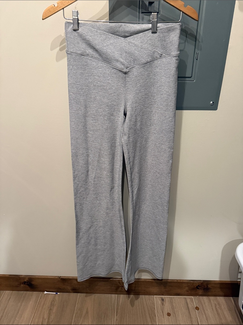 Vuori Women's Light Gray V-Waistband Flare Yoga Pants